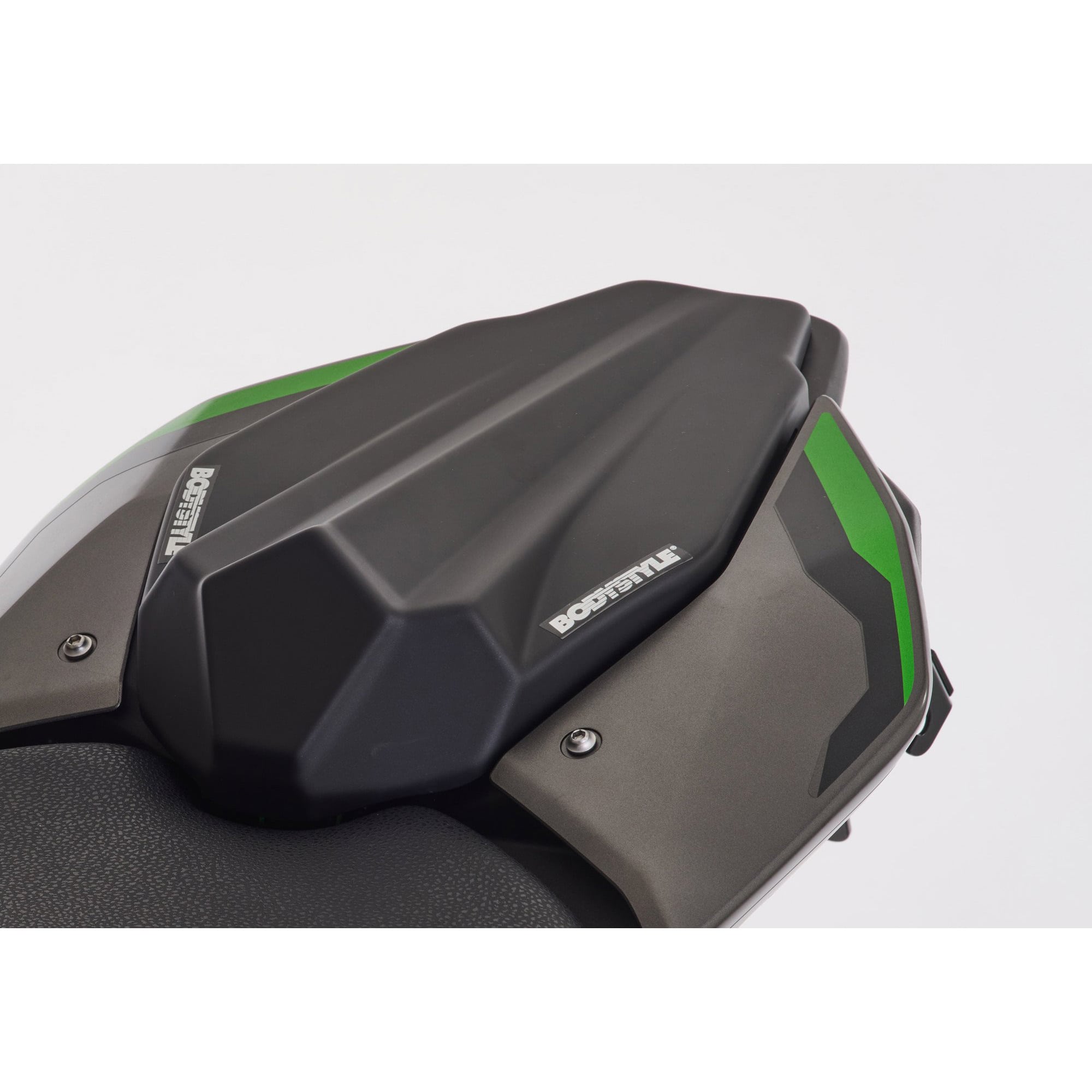 Bodystyle Sitzkeil anstelle Soziussitz unlackiert für Kawa Z 900 2025- - Motorradteile & Ersatzteile - Anbauteile